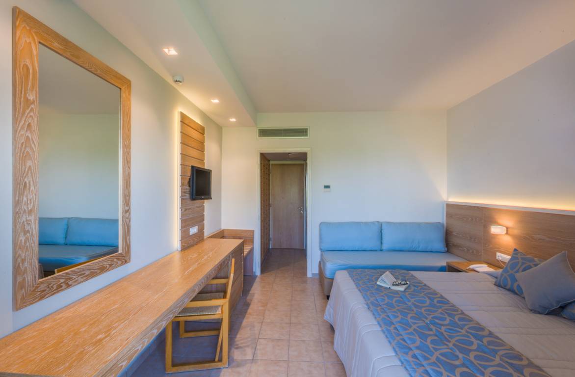 STANDARD ROOM MAIN BUILDING BALCONY 