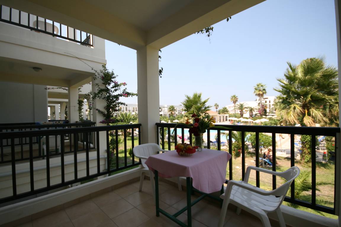 DOUBLE POLL SIDE/POOL OR GARDEN VIEW