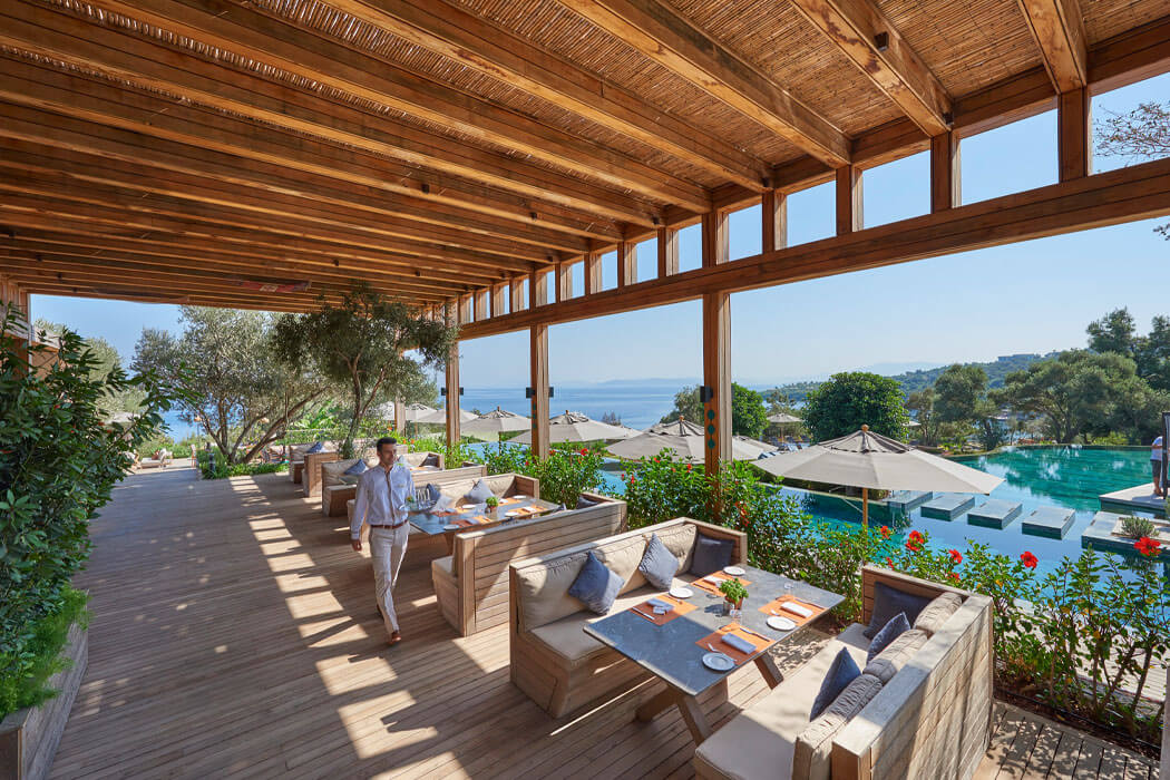 Hotel Mandarin Oriental Bodrum - restauracja przy basenie