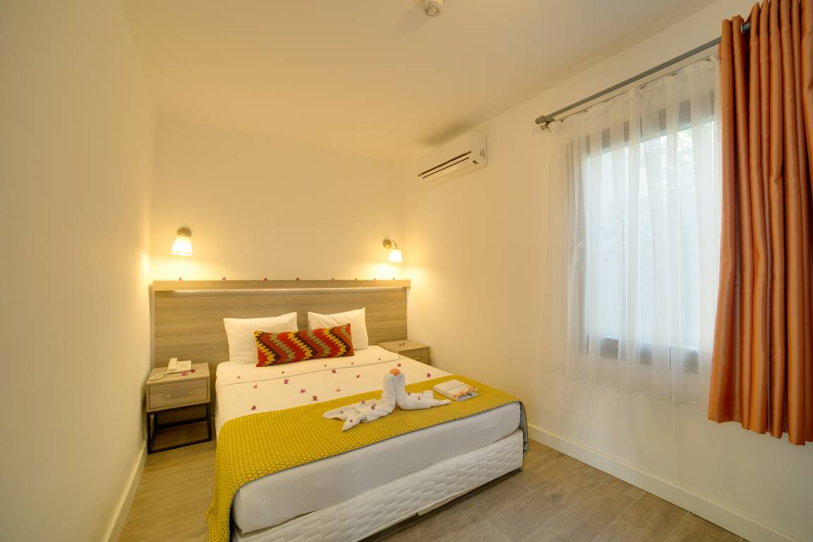 FAMILY ROOM 2
