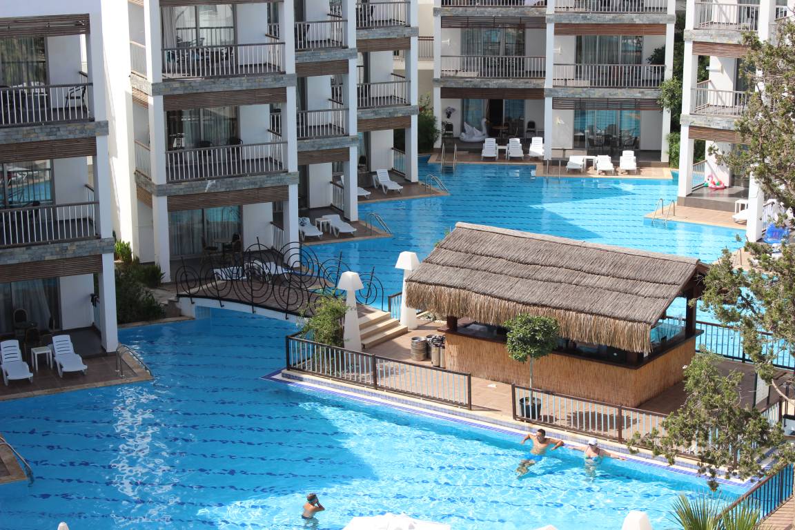 FAMILY SUITE SWIM UP