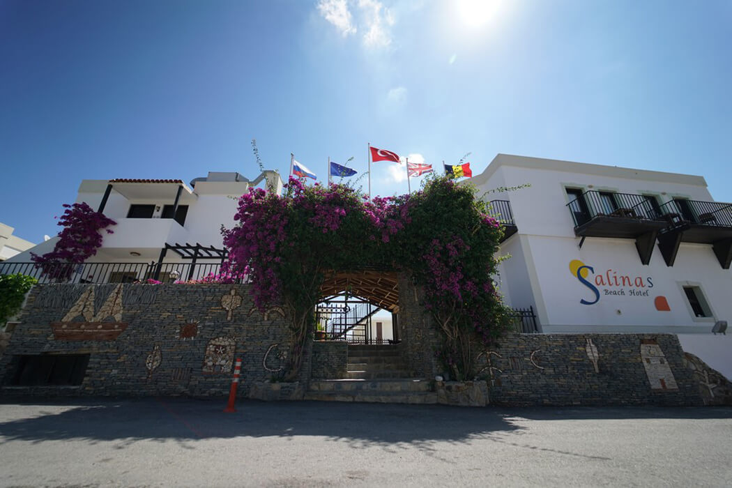 Salinas Hotel - brama wejściowa