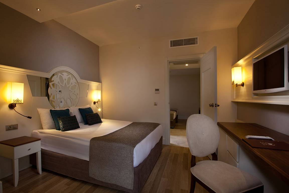 JUNIOR SUITE