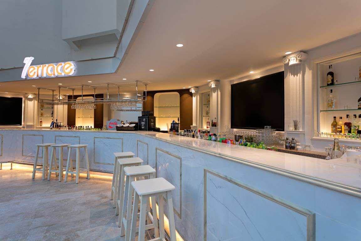 LOBBY TERRACE BAR