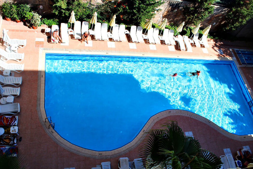 Hotel Sun Beach Park & Spa - leżaki przy basenie