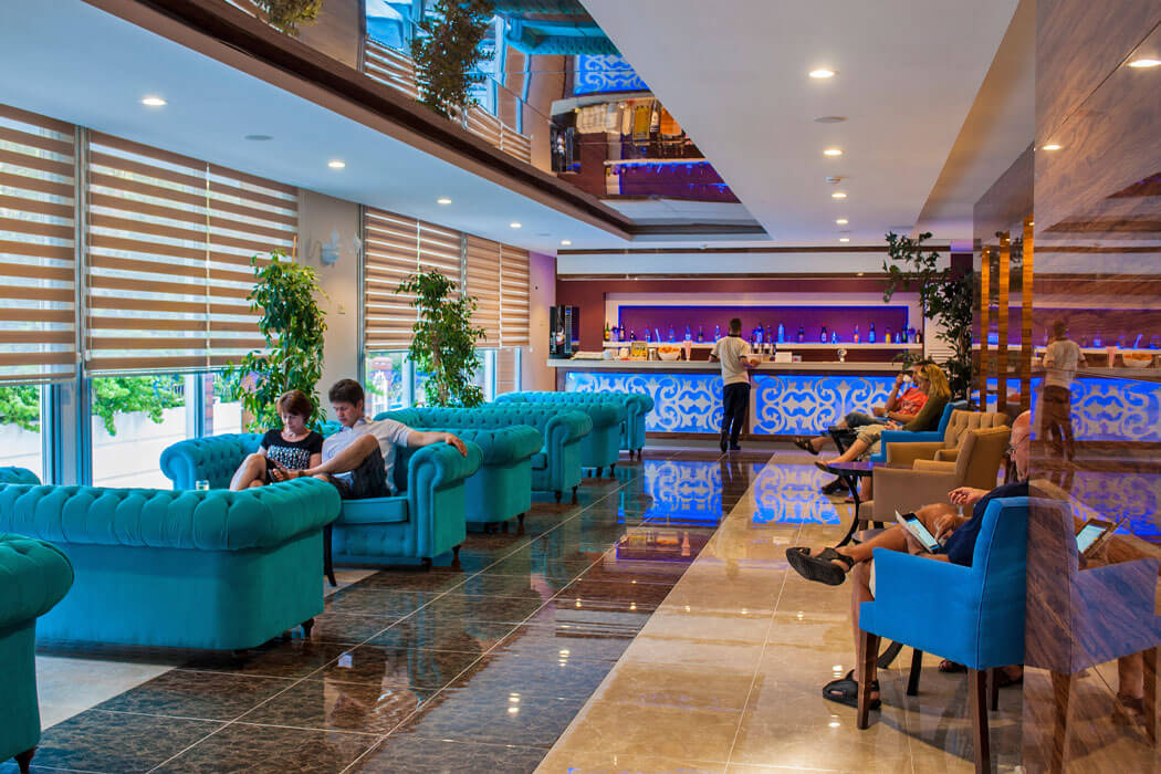 Hotel Sun Beach Park & Spa - relaks w lobby barze