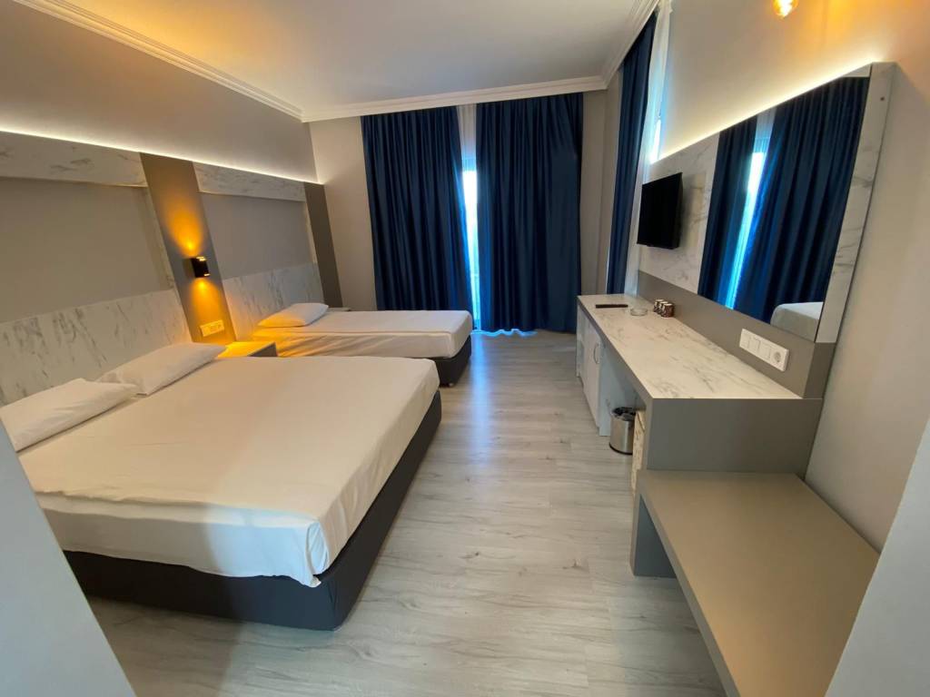 SUPERIOR ROOM