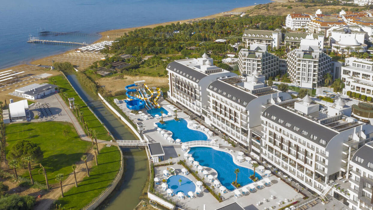 Diamond De Luxe Hotel & Spa - widok panoramiczny na hotel i morze