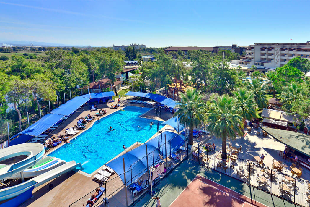 Linda Resort Hotel - basen ze zjeżdżlaniami