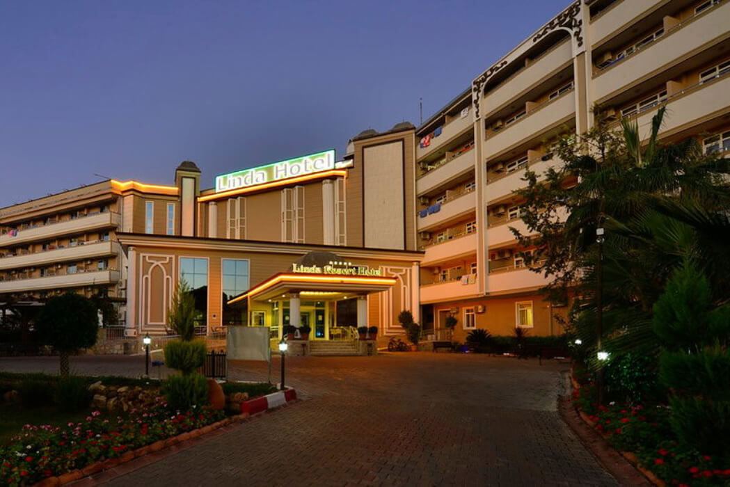 Linda Resort Hotel - wejście główne