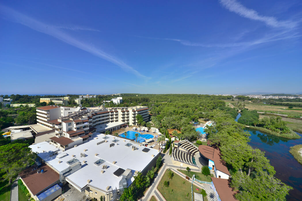 Linda Resort Hotel - widok na hotel i okolicę
