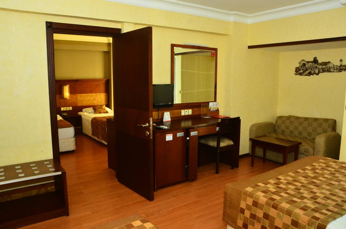 CONNECTION ROOM LAND VIEW