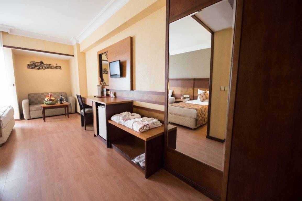 STANDARD ROOM LAND VIEW 