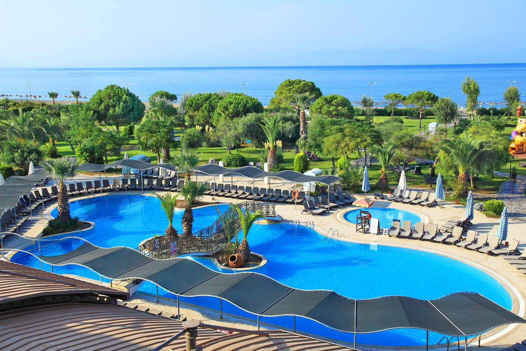 Club Yali Hotels & Resort - widok na basen i morze