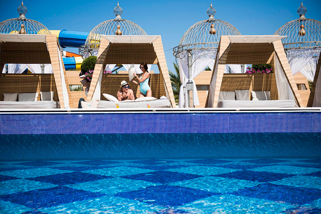 Hotel Quattro Beach Spa & Resort - pawilony przy basenie