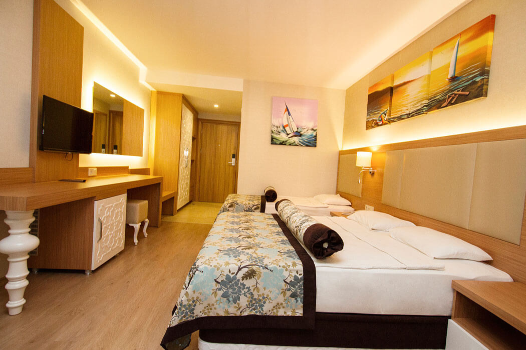 Blue Wave Suite Hotel - łóżka w pokoju standardowym