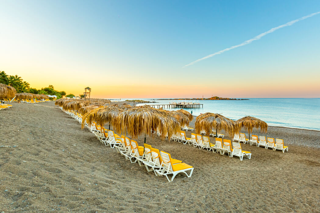 Hotel Justiniano Club Park Conti - leżaki na plaży