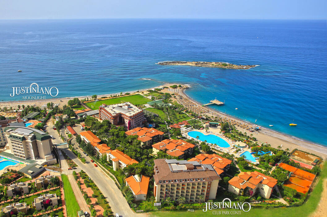 Hotel Justiniano Club Park Conti - widok na hotel i plażę