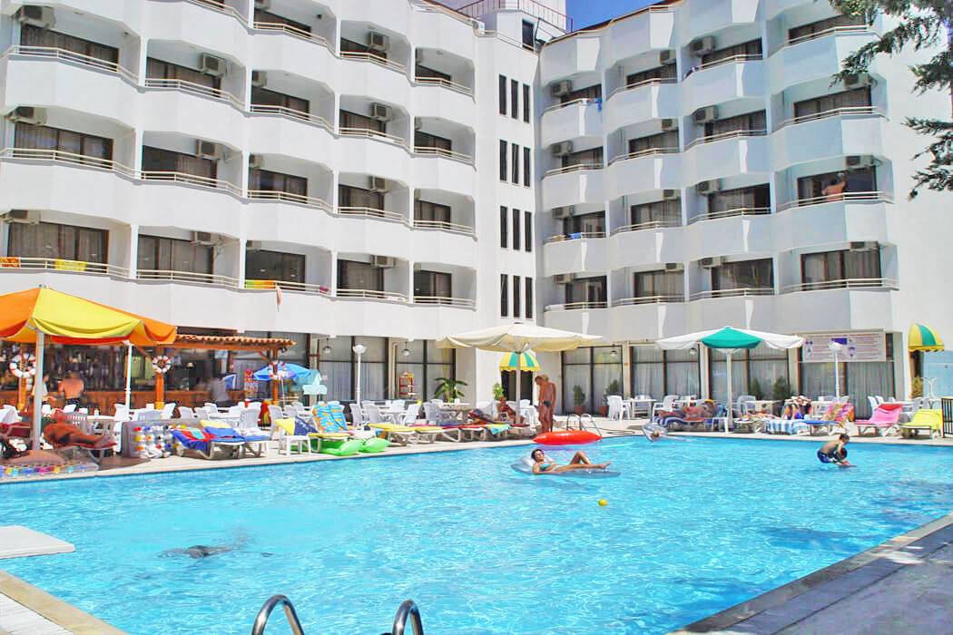 Intermar Hotel - relaks w basenie