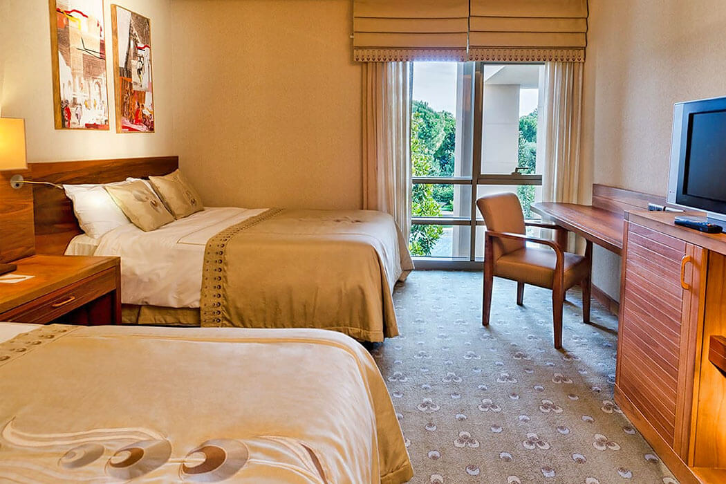 Hotel Gloria Serenity Resort - przykładowa sypialnia w pool willi