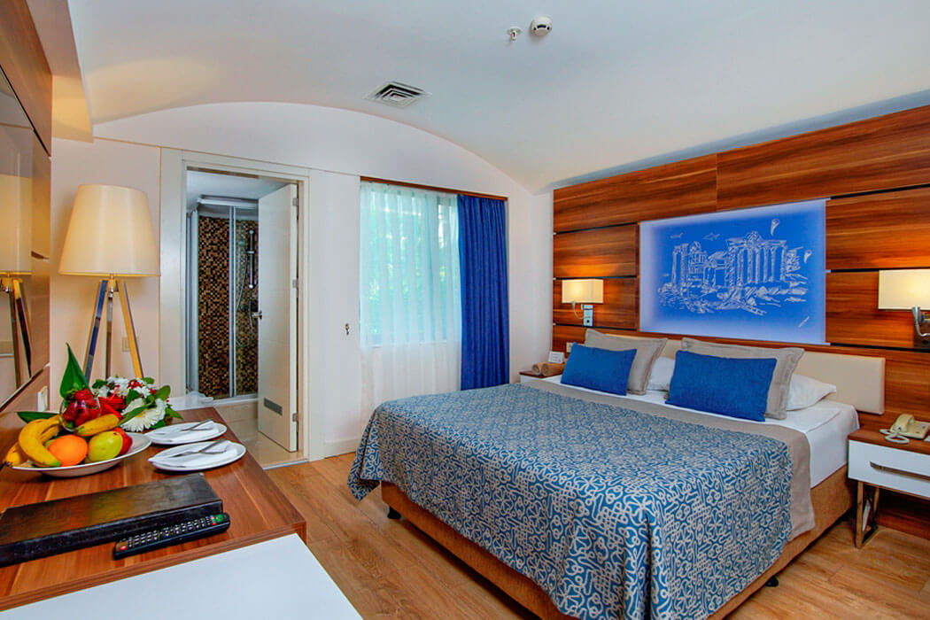 Limak Atlantis Deluxe Hotel&resort - łóżko małżeńskie w pokoju rodzinnym