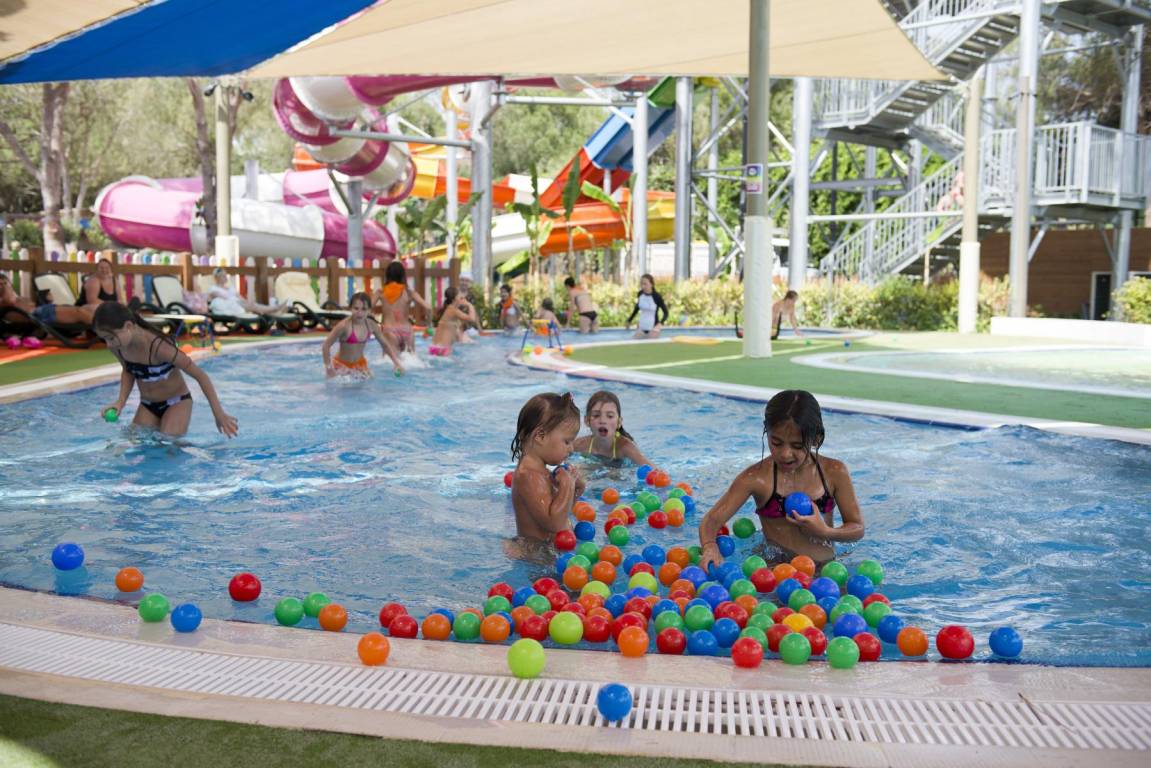 Otwarty basen dla dzieci