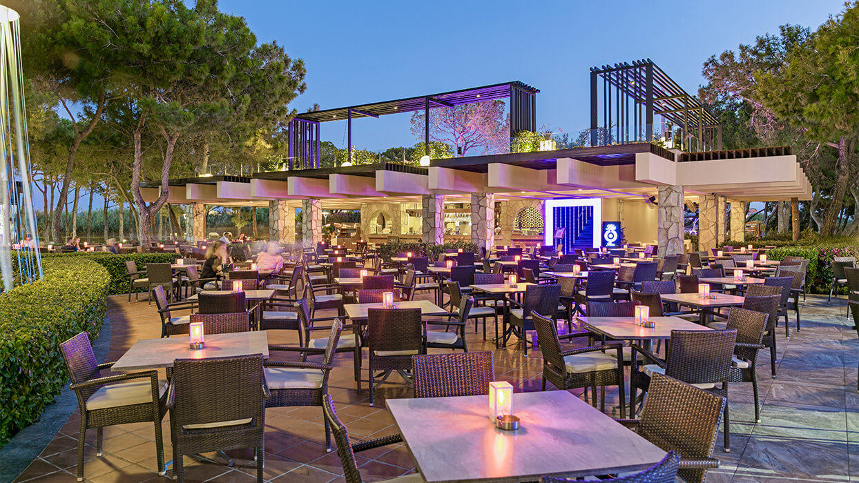 Xanadu Resort - restauracja wieczorem