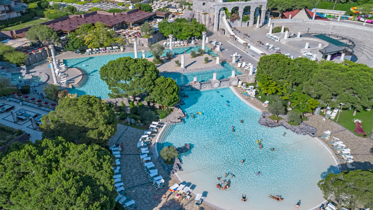 Xanadu Resort - widok na teren hotelu i baseny