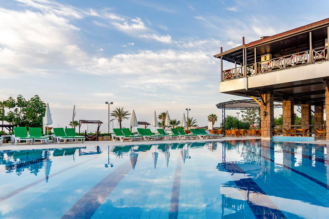 Hotel Armas Labada - widok na basen