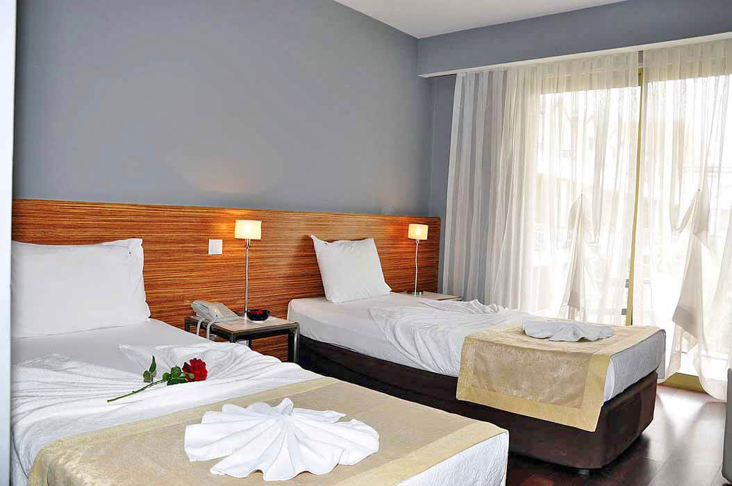 Tu Casa Gelidonya Hotel - przykładowy pokój rodzinny z dwoma łóżkami
