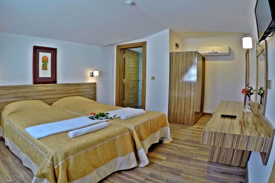 Nar Hotel - pokój comfort z obrazem