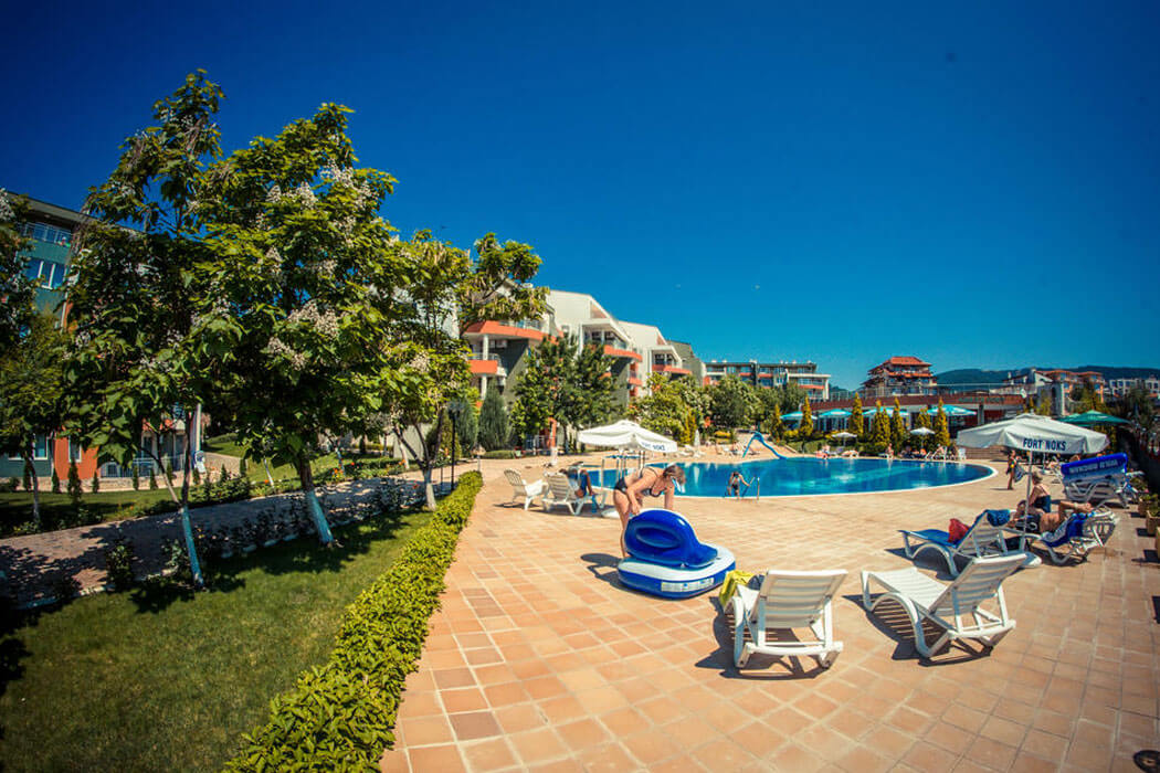 Hotel Green Fort Club - relaks przy basenie