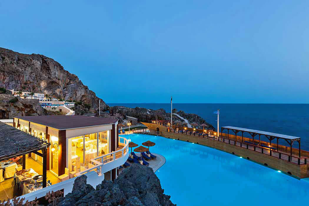 Hotel Kalypso Cretan Village Resort and Spa - bar i restauracja przy basenie