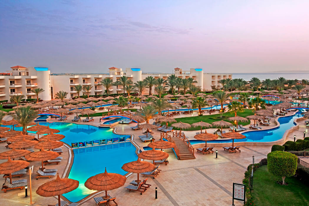 Hotel Long Beach Resort Hurghada - kompleks basenów