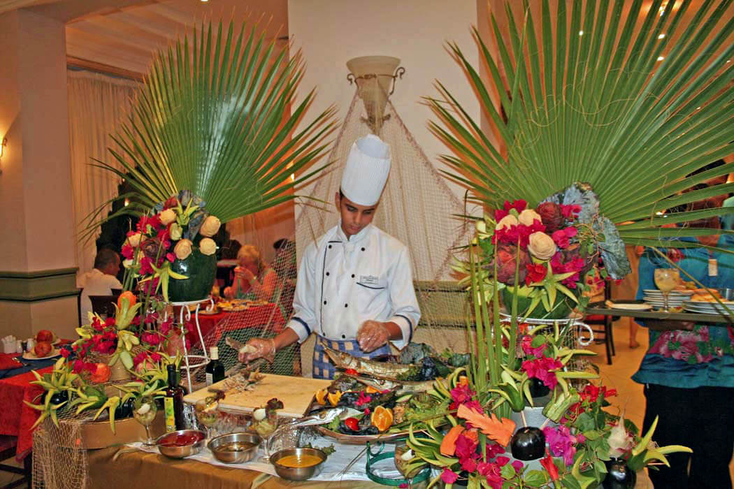 Hotel King Tut Aqua Park - show cooking