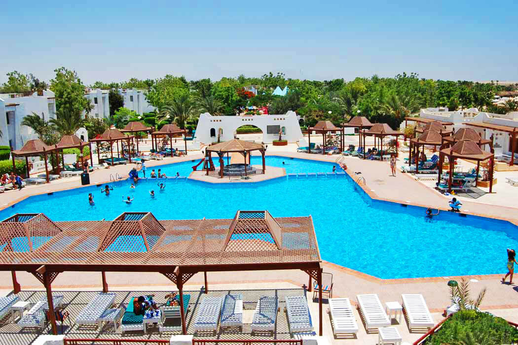Hotel Menaville Resort - basen