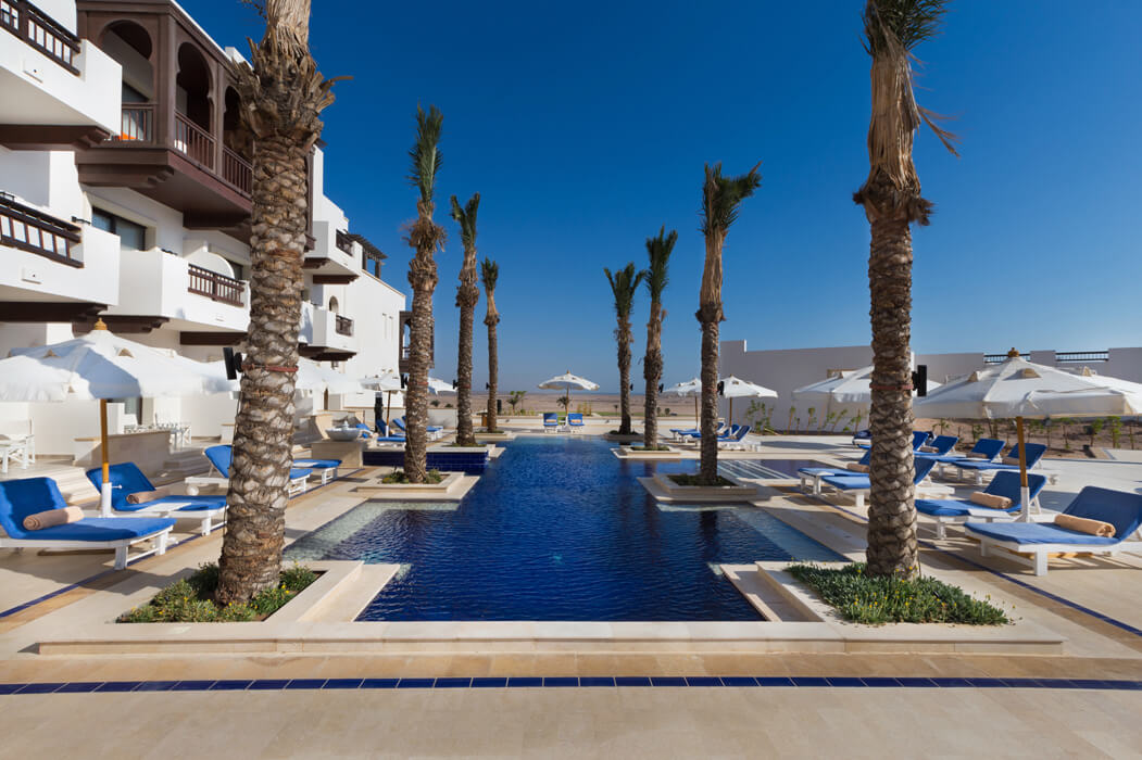 Hotel Ancient Sands - basen z palmami