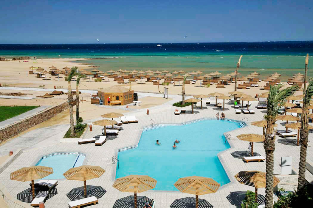 Hotel Imperial Shams Abu Soma Resort - widok na basen i morze
