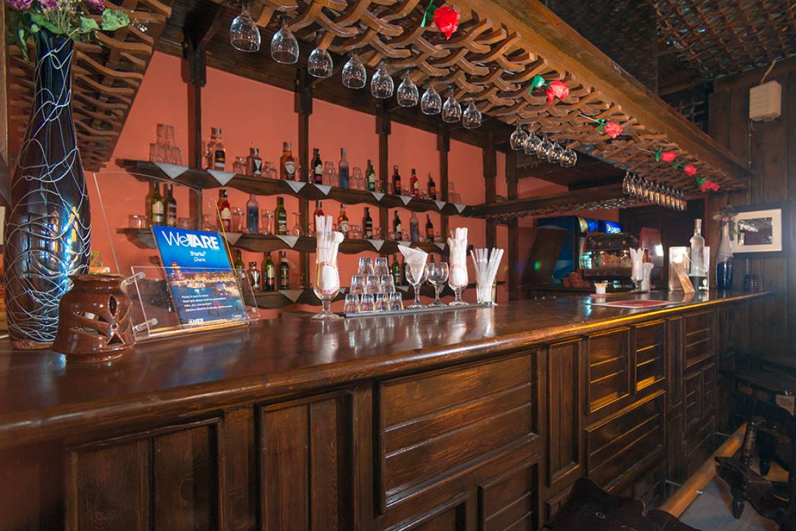 Shooters Bar