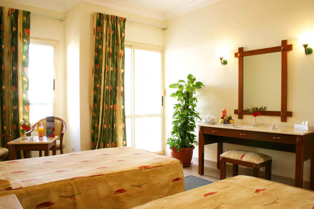 Hotel Falcon Hills - pokój twin bed