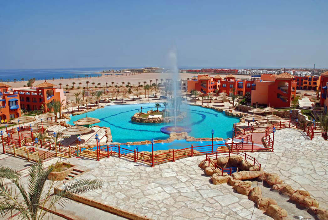 Hotel Faraana Heights Resort - basen z fontanną