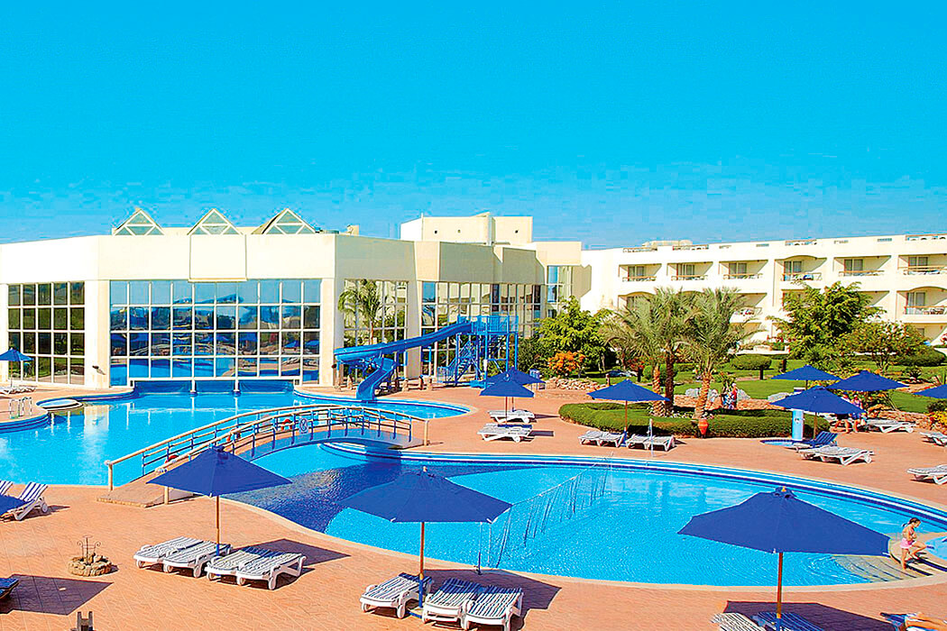 Hotel Aurora Oriental - leżaki nad basenem