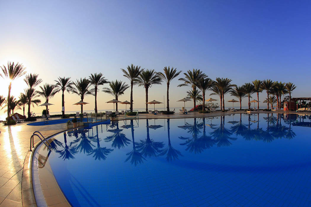 Hotel Labranda Tower Sharm - palmy przy basenie