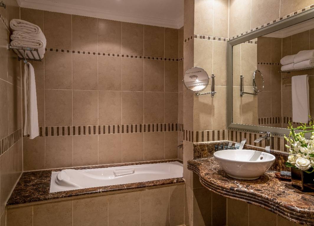 SUPERIOR ROOM