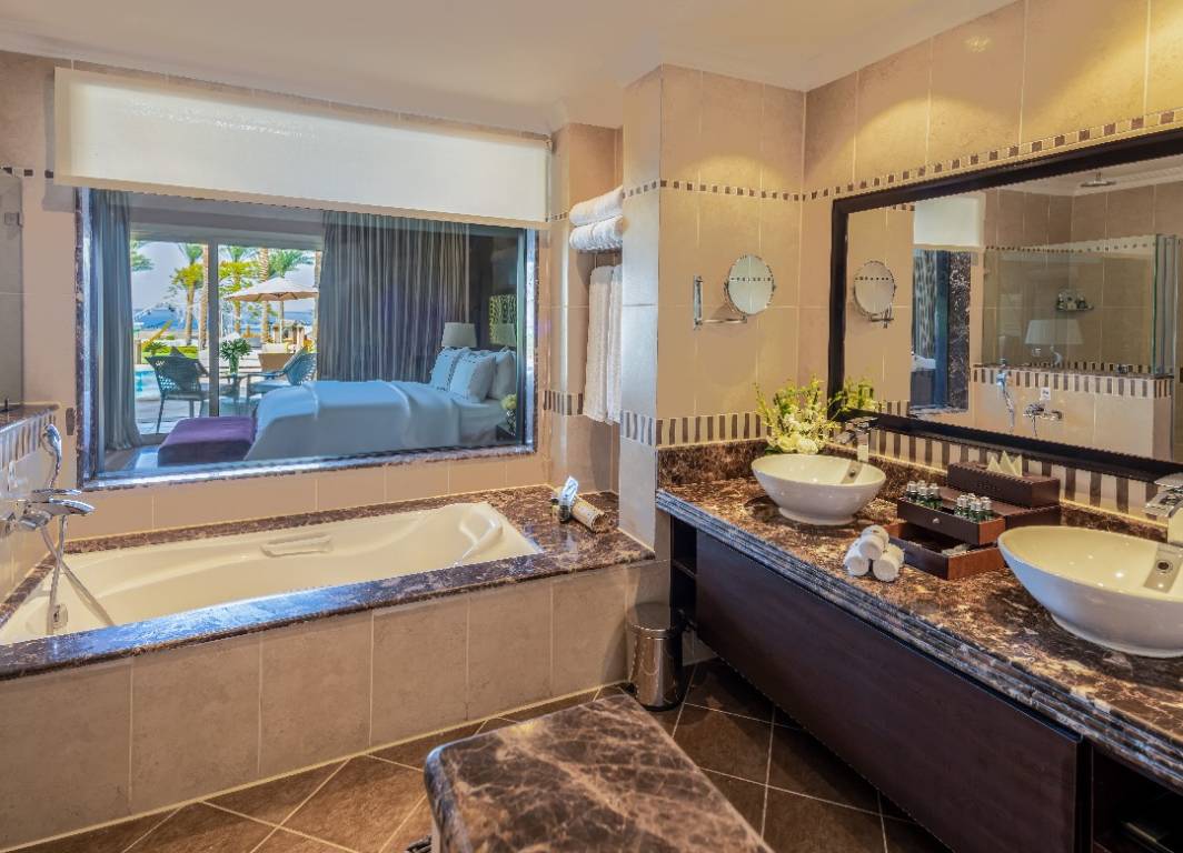 Swim Up Suite