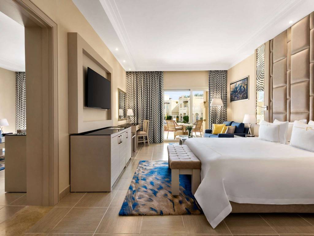 SENIOR  SUITE