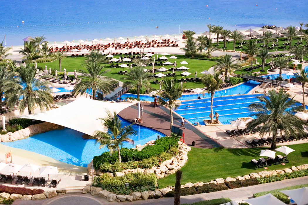 Hotel Le Meridien Mina Seyahi Beach Resort & Marina - basen i plaża