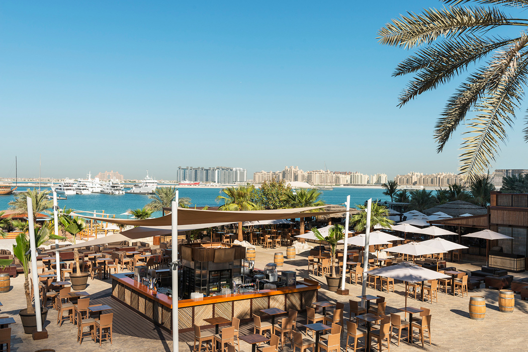 Hotel Le Meridien Mina Seyahi Beach Resort & Marina - restauracja Barasti