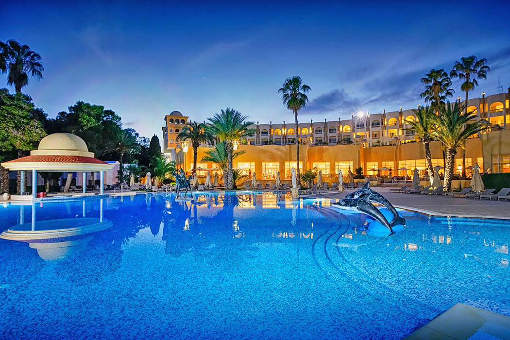 Hotel Steigenberger Marhaba Thalasso Hammamet - basen wieczorem