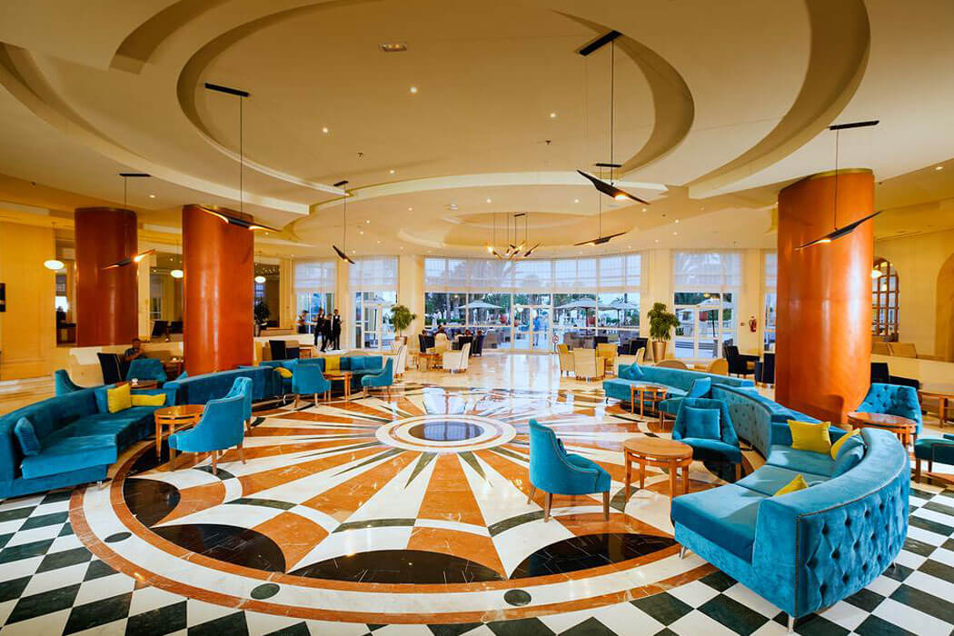 Hotel Steigenberger Marhaba Thalasso Hammamet - siedzenia w lobby